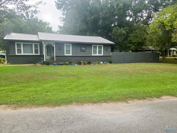 207 Piney Grove St, Falkville, AL 35622