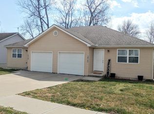 5606 Valley View Dr, Saint Joseph, MO 64503