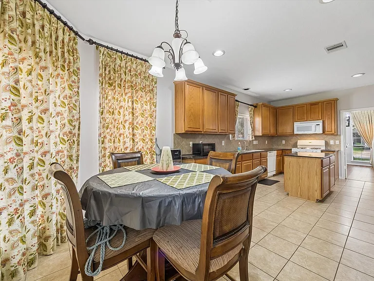 21702 Cozy Hollow Ln — Photo 8