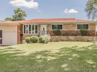 1180 Spring Valley Dr, Florissant, MO 63033