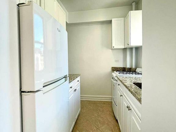 3rd image of 736 W End Ave APT 15D