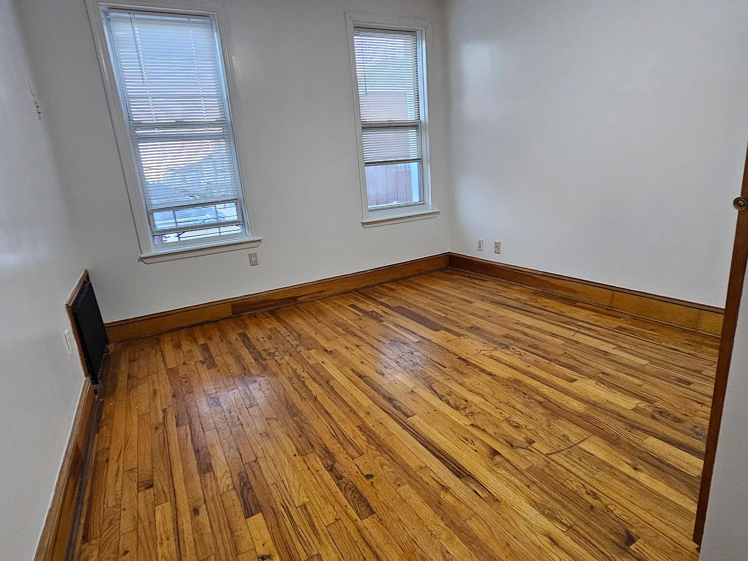4 bed, 1200 sqft, $3,200 — Photo 2