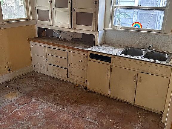 4th image of 522 Shasta Dr