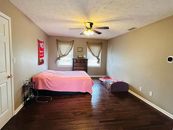 4th image of 3408 Squire Oak Dr