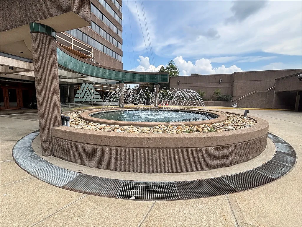 2 bed, 733 sqft, $1,750 — Photo 3