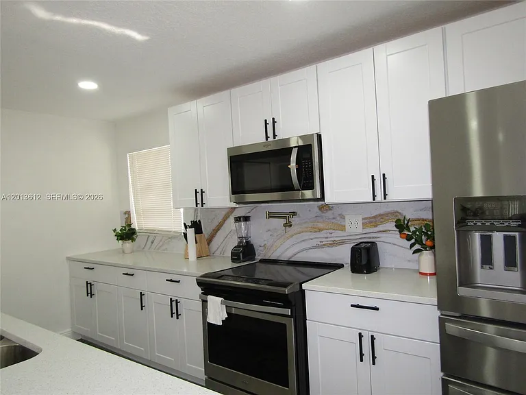 2447 Messina Ave — Photo 8