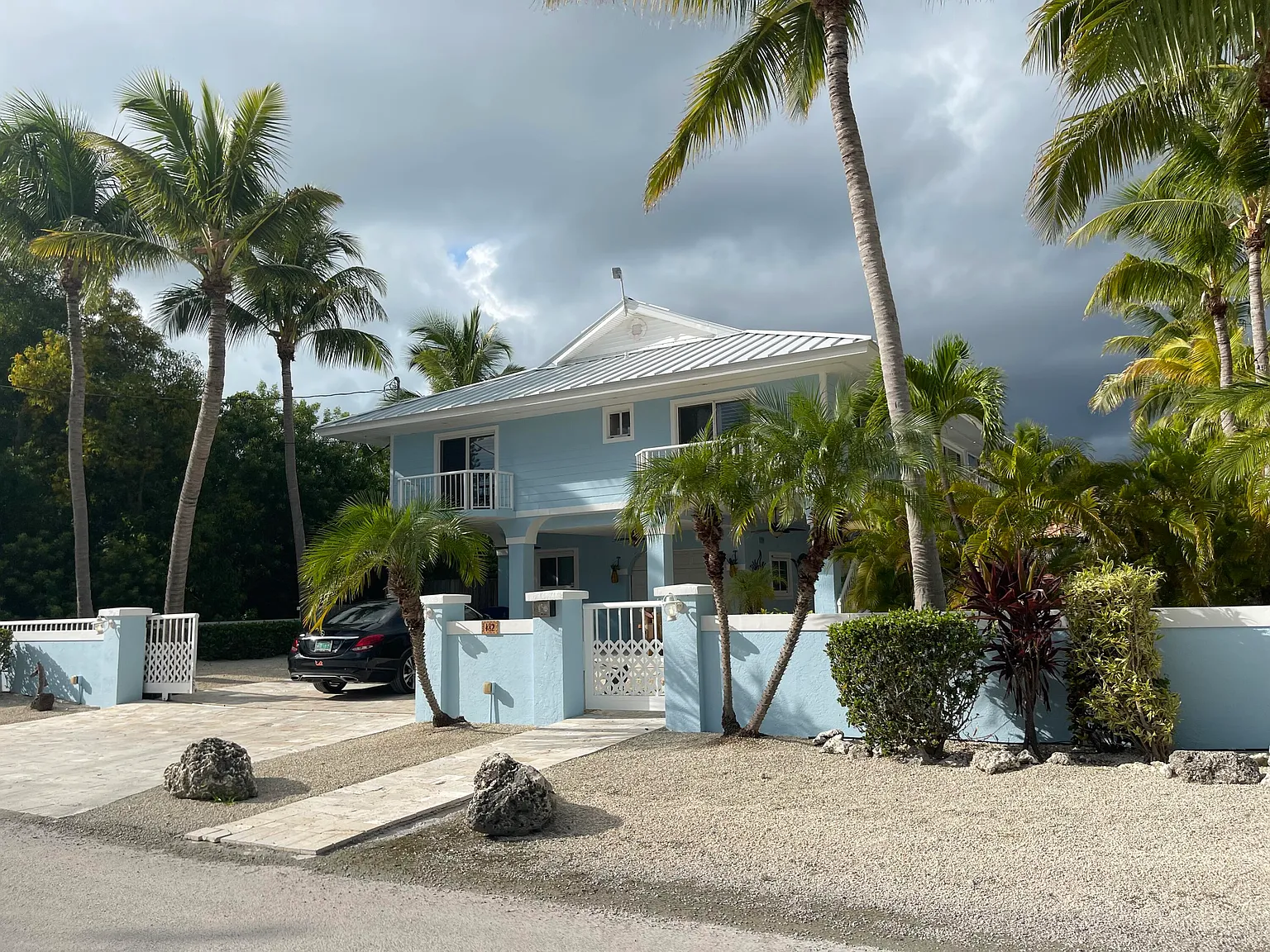 4 bed, 3.0 bath, 2180 sqft, $8,500 — Photo 2