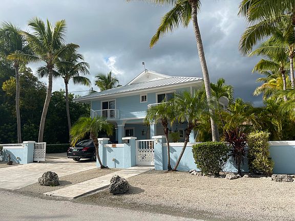 2nd image of 482 Bahia Ave