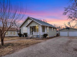 712 E 1st St, Newton, KS 67114