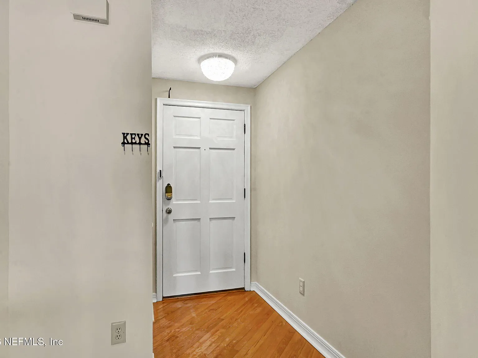 3 bed, 2.0 bath, 1664 sqft, $2,300 — Photo 3