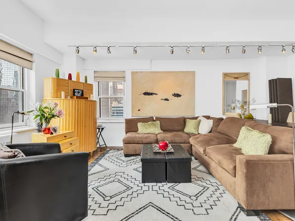 251 East 51st Street 17H image 2 of 13