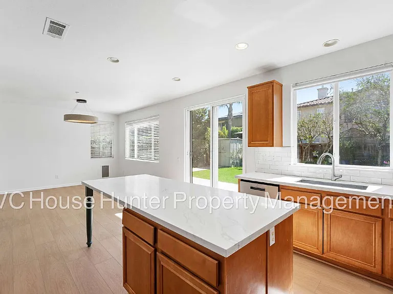 708 Entrada Dr — Photo 19