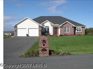 1641 Rose Hill Ct, Chambersburg, PA 17202