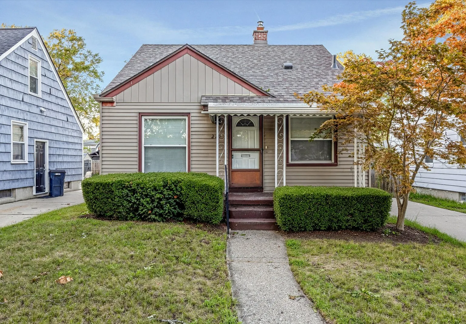 229 De Villen Avenue — Photo 1