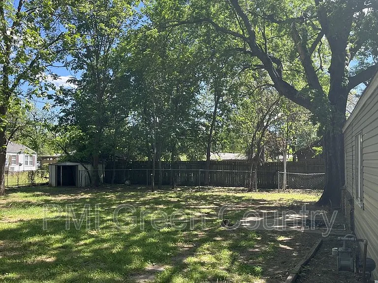 5523 S Madison Ave — Photo 17