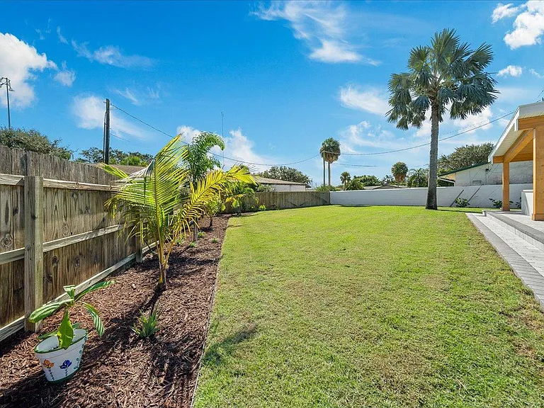 555 Norwood Ct — Photo 44