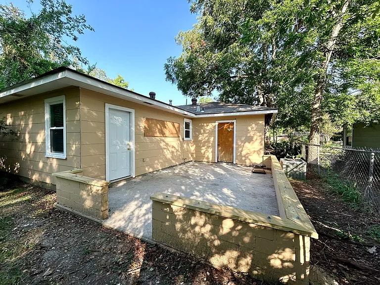 2428 Orpine Ave — Photo 2