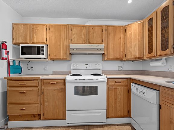 4th image of 10836 Dunham Cres
