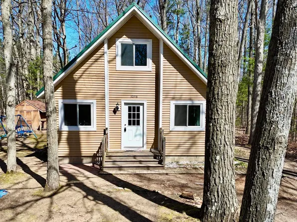 10358 Wildwood Rd, Interlochen, MI 49643
