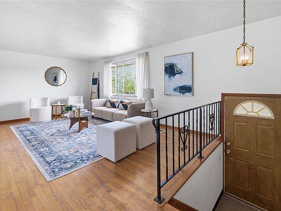 3rd image of 219 Walnut St