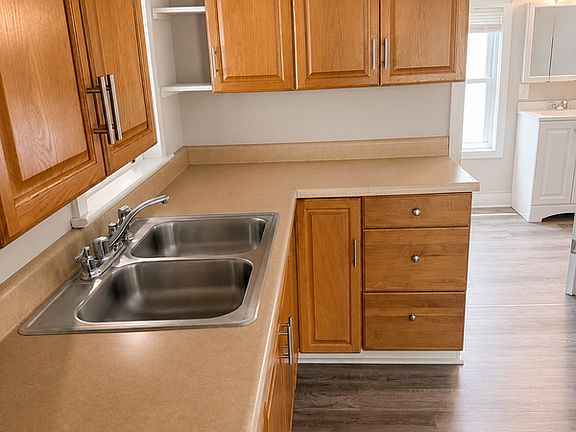 3rd image of 100 Lancaster St Unit 2