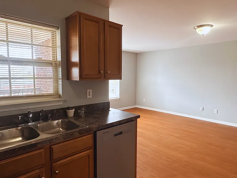 Chilewich Apartments — Photo 23