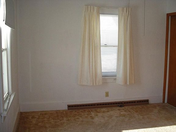 4th image of 609 Fairbanks St