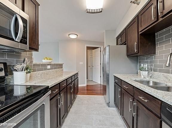 2nd image of 345 N Lasalle St APT 4404
