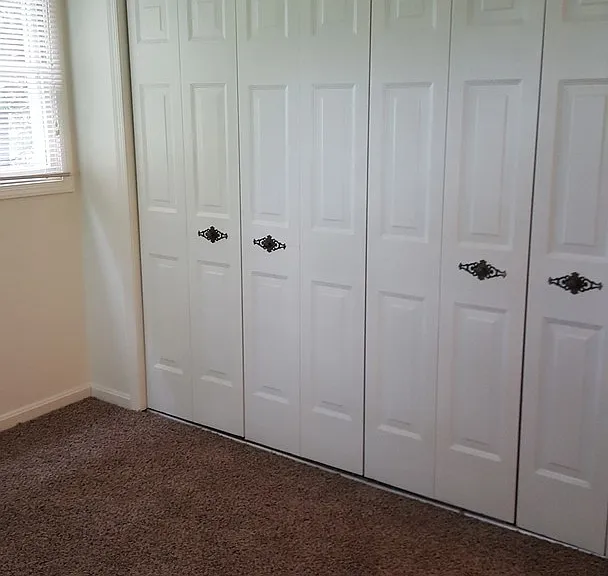 209 Surrey Ct — Photo 10