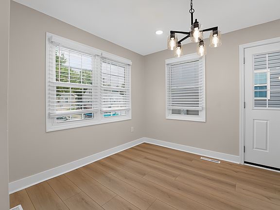 5th image of 921 Central St