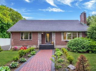 112 Clay Pitts Rd, Greenlawn, NY 11740