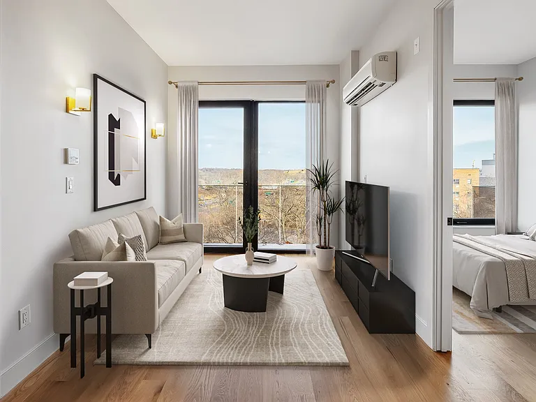 1890 Pelham Pkwy S #7C — Photo 1