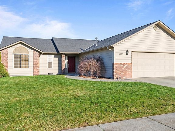 3rd image of 1869 SE Larch Avenue