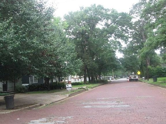Exterior Neighborhood (street photo)