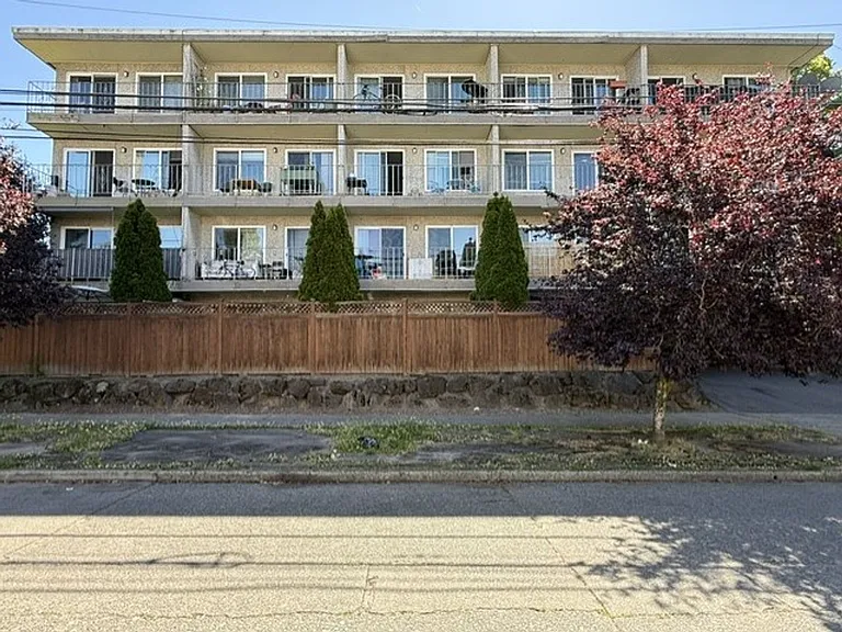 2512 Bayview Apartments — Photo 1
