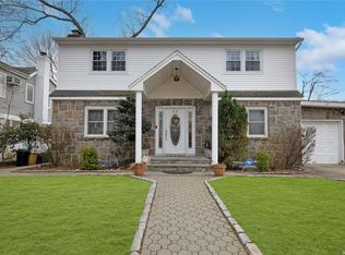 34 Oak Dr, New Hyde Park, NY 11040
