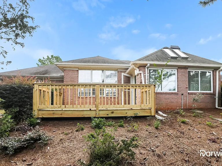 303 Laurel Ct — Photo 15