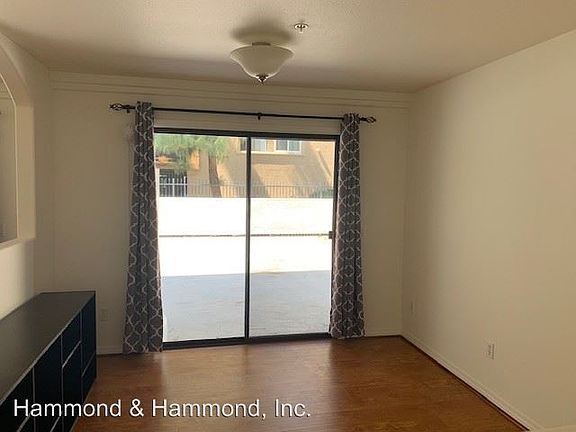 5th image of 17735 Kinzie St Unit 115