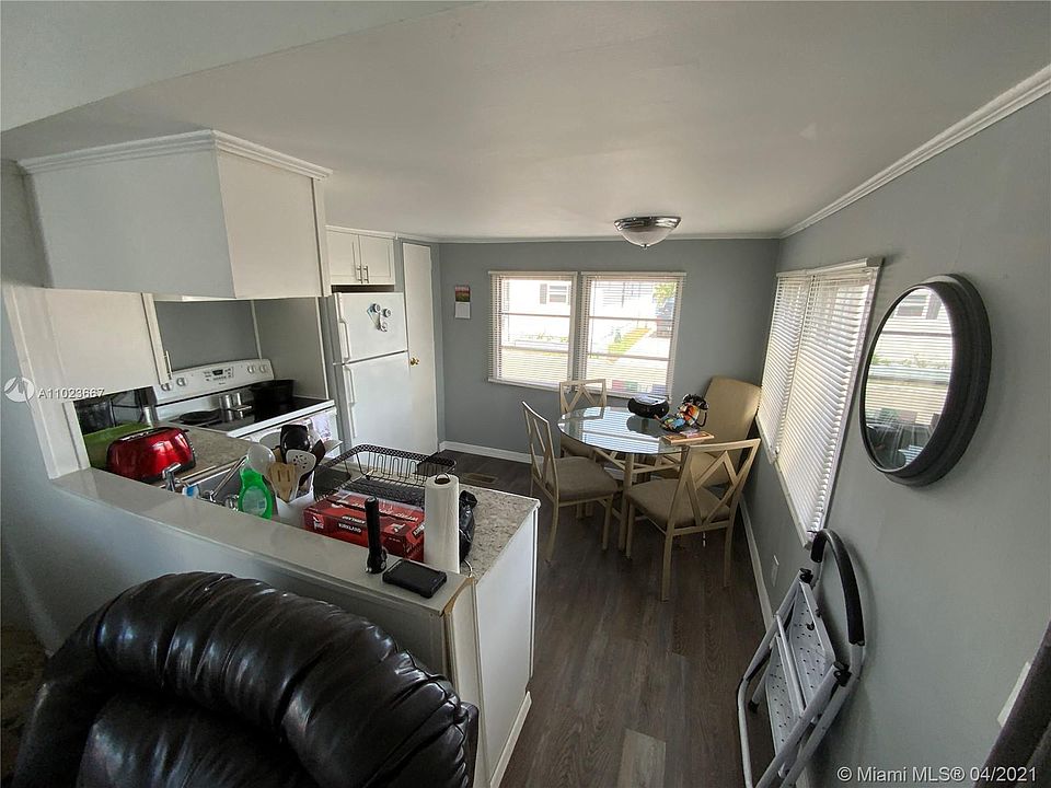 1st image of 17 W Lake Dr