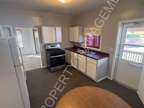 3rd image of 403 Polk St