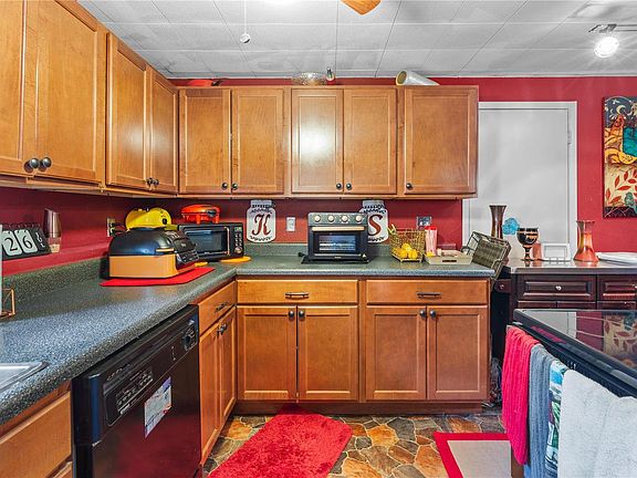 2nd image of 2929 Alger Ave