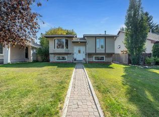 1205 N Meadowbrook Dr SE, Airdrie, AB T4A 1W6