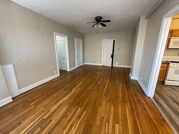 3rd image of 3541 N Meridian St APT 205