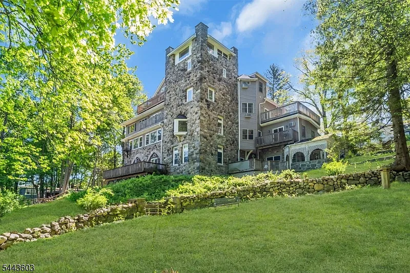 2 bed, 1.5 bath, $2,800 — Photo 2