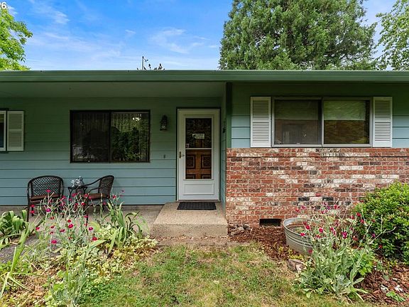 5th image of 685 SW 20th Cir