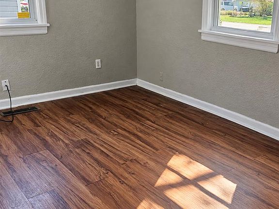 4th image of 600 Plum St