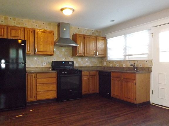 5th image of 223 N Walnut St Unit D