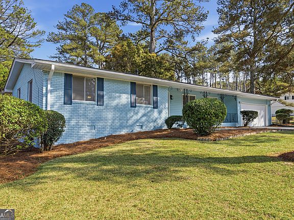 3rd image of 2494 Fairway Cir SW