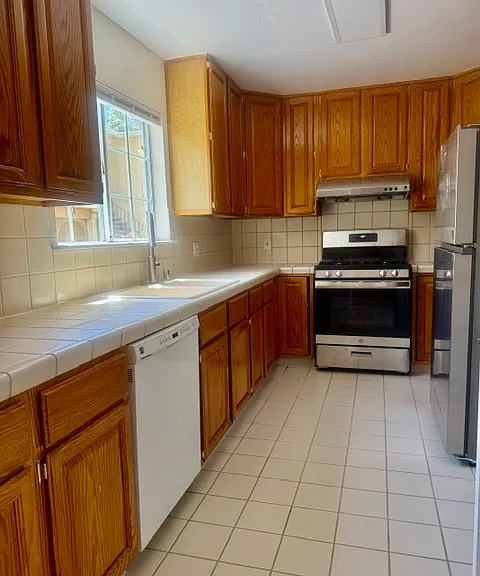 712 Prospect Row — Photo 10