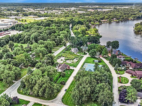 2nd image of 54495 Heron Cove Ln